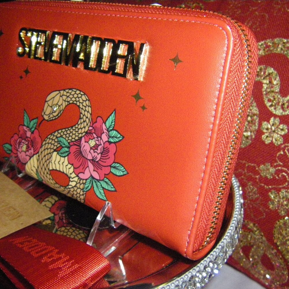 Steve Madden B Zip Large Red Wristlet Lunar New Year Of The Snake NWT - Picture 5 of 12